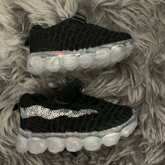 Bundle of baby girl sneakers - Picture 3 of 10